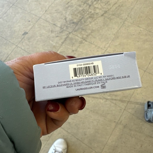 Laura Geller Baked Balance-N-Brighten Foundation Medium Shade - Picture 7 of 7